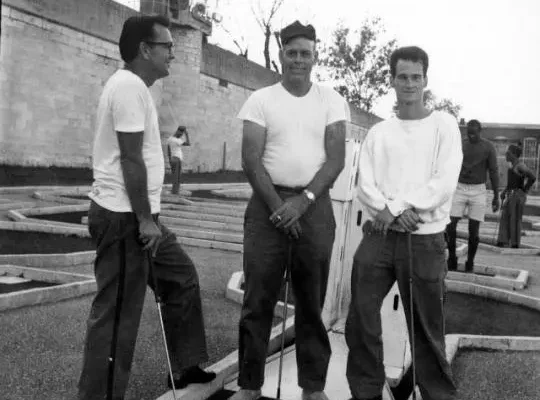 4352-msp-prisoners-playing-miniature-golf-1960s_479