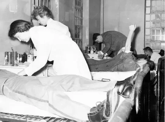 4482-msp-hospital-nurses-and-patients-1960s_486